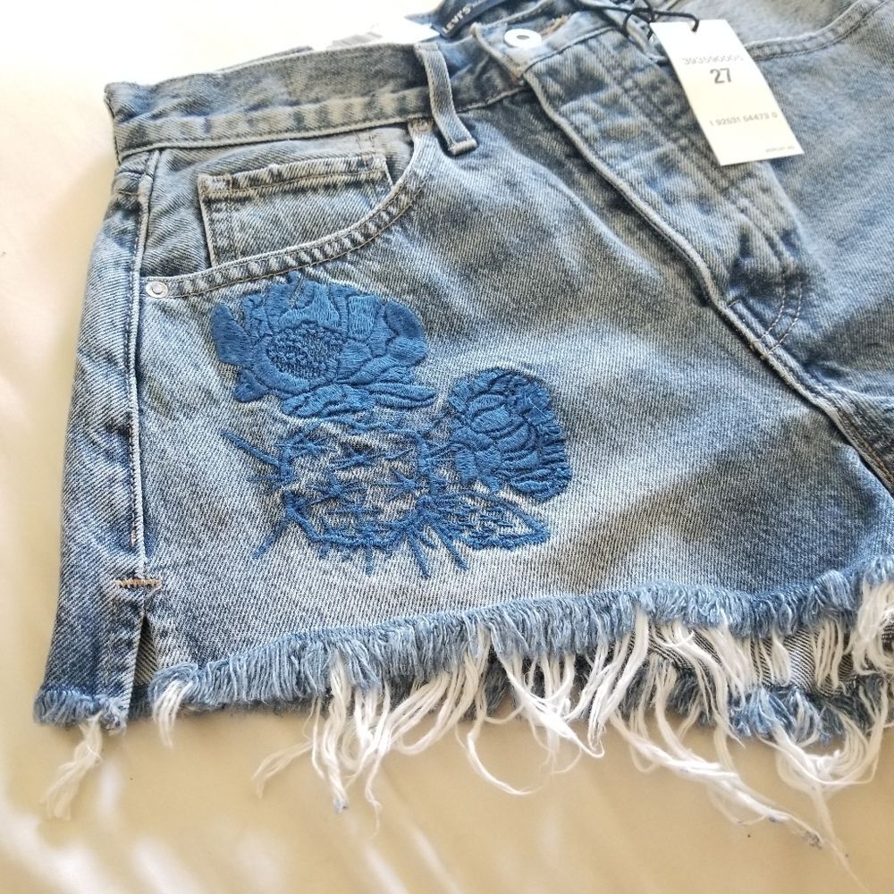 🍒NWT🍒 LEVI'S EMBROIDERED HIGH RISE SHORTS - Picture 7 of 11